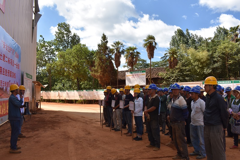 图3 开展高空坠落应抢救援演练运动.JPG