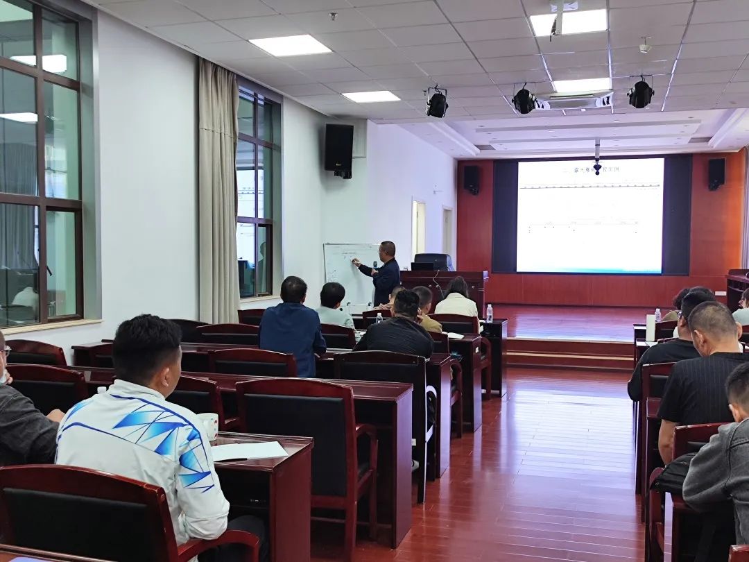 2022-06-01-公司开展工程手艺职员爆破知识培训.jpg