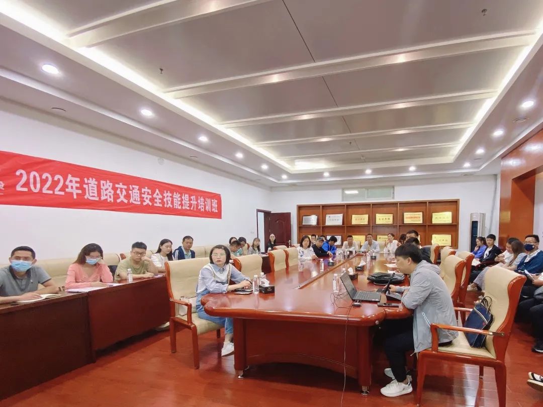 8040WWW威尼斯开展蹊径交通清静手艺提升四级培训2.jpg