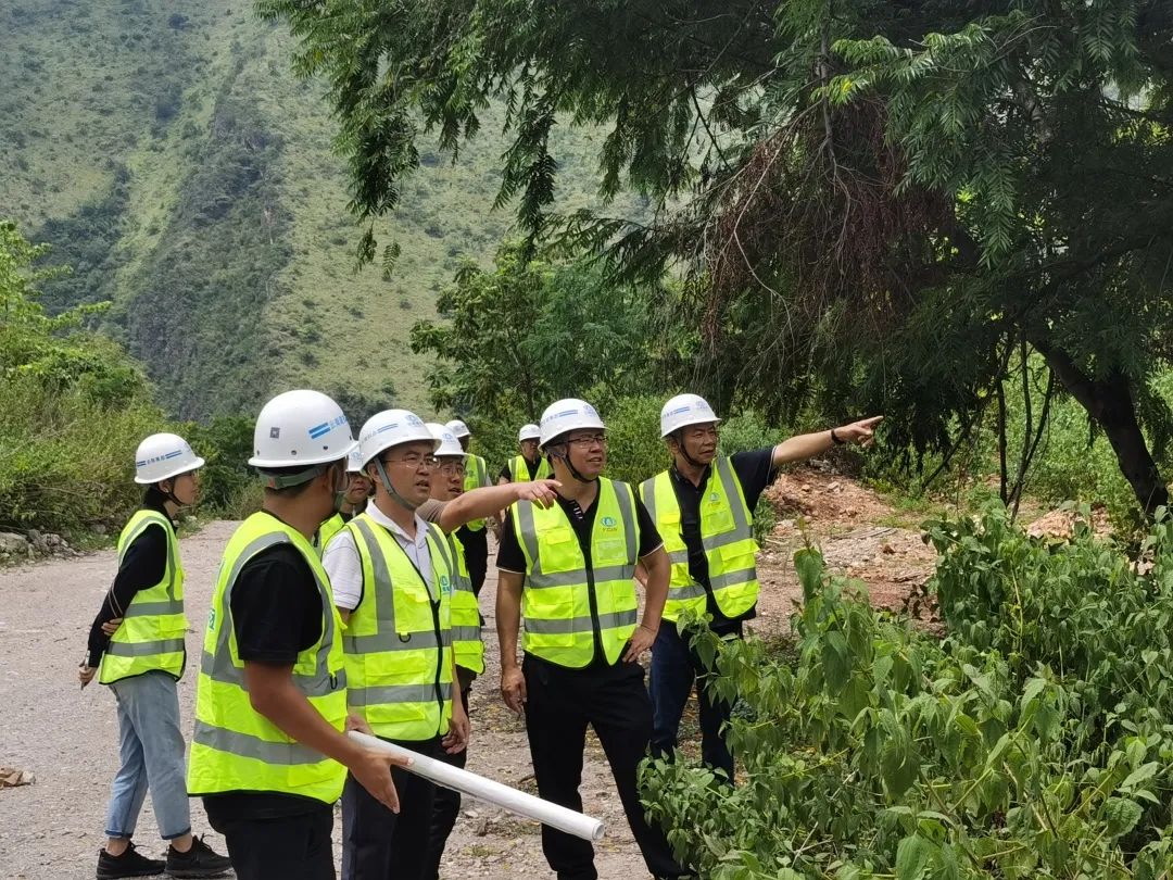 李元鸿带队到峨石红项目开展项目策划评审及“送清凉”慰问运动3.jpg