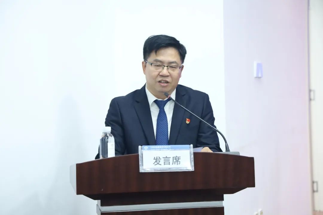 2022-10-11-公司召开干部大会宣布集团党委决议 李元鸿任公司党委副书记、副董事长、总司理，，，，，柳德胜任公司副总司理3.jpg