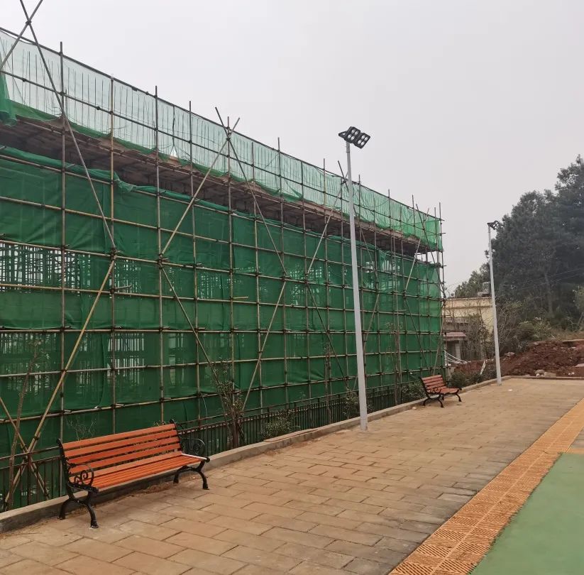 2022-12-01-巧家马树镇一站式运动场合主体封顶.jpg