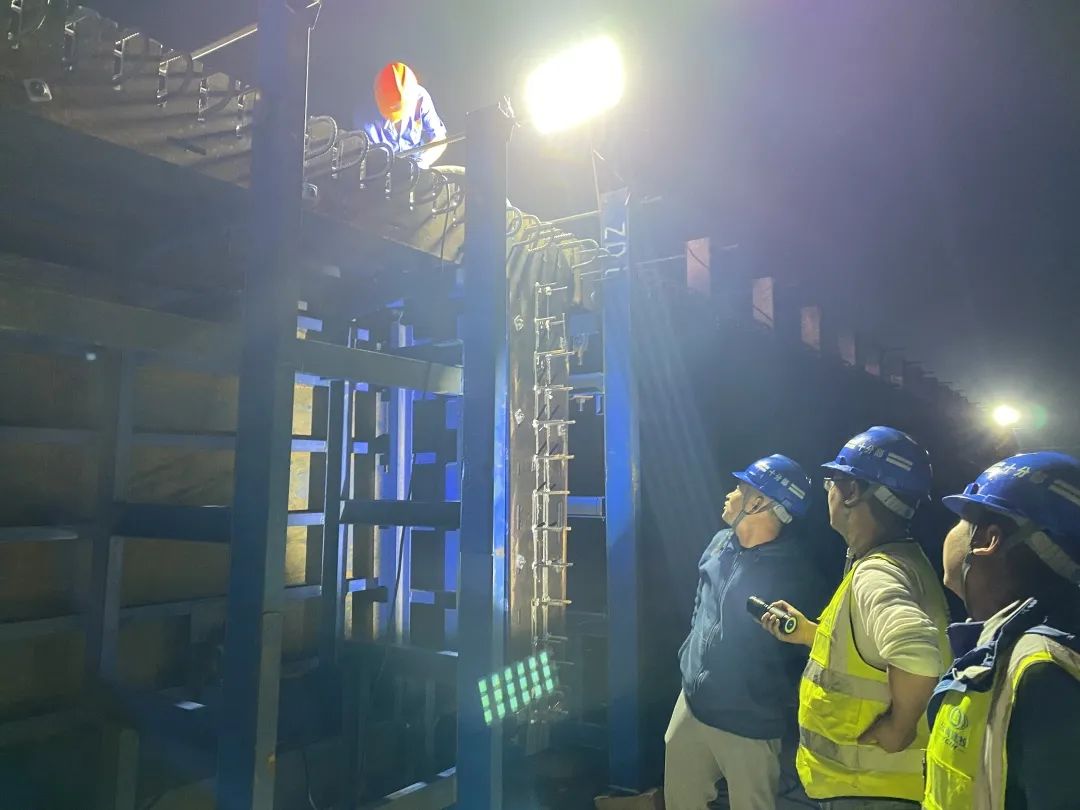 2023-3-2-那兴项目首片40米T梁顺遂浇筑 金光祥到现场指导1.jpg